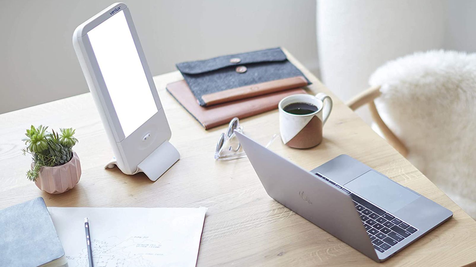 5 Best Light Therapy Lamps 2025 — Safe, Non‑Invasive Relief for Winter Depression